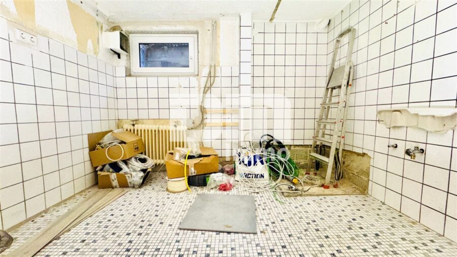 Gepflegtes Ein / Zweifamilienhaus mit Doppelgarage in begehrter Ortsrandlage von Zierenberg - KG Waschküche